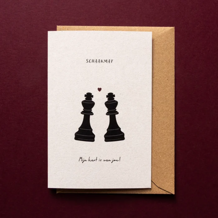 Liefdeswenskaart Schaakmat met illustratie van twee zwarte koningen uit een schaakspel met een klein rood hartje en de tekst: 'Schaakmat, mijn hart is van jou!'.