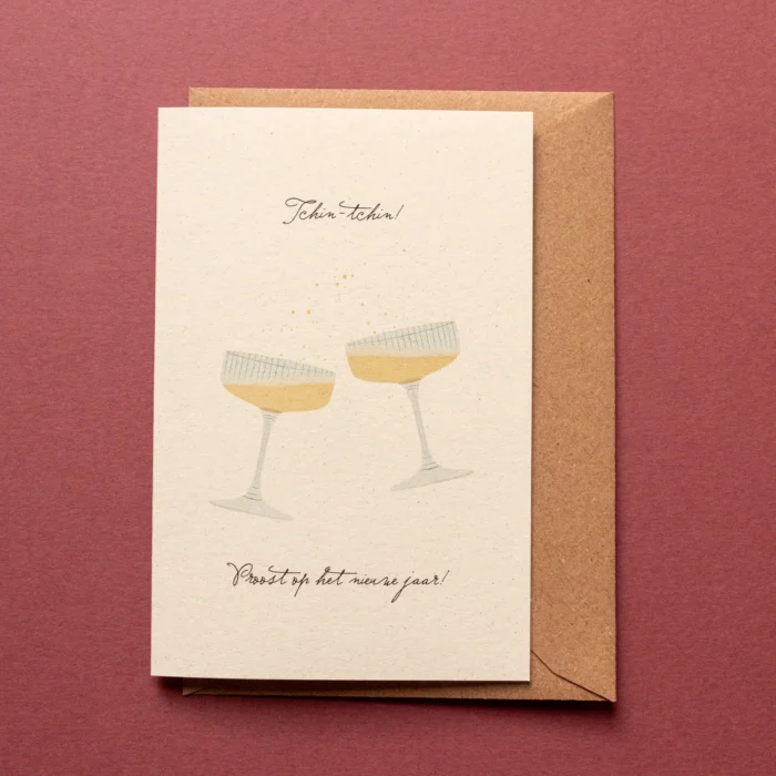 Kerstkaart Tchin-Tchin met illustratie van twee klinkende champagnecoupes. De champagne klotst in de coupes en er zweven champagnebubbels uit de glazen. De tekst luidt: Tchin-Tchin, proost op het nieuwe jaar!