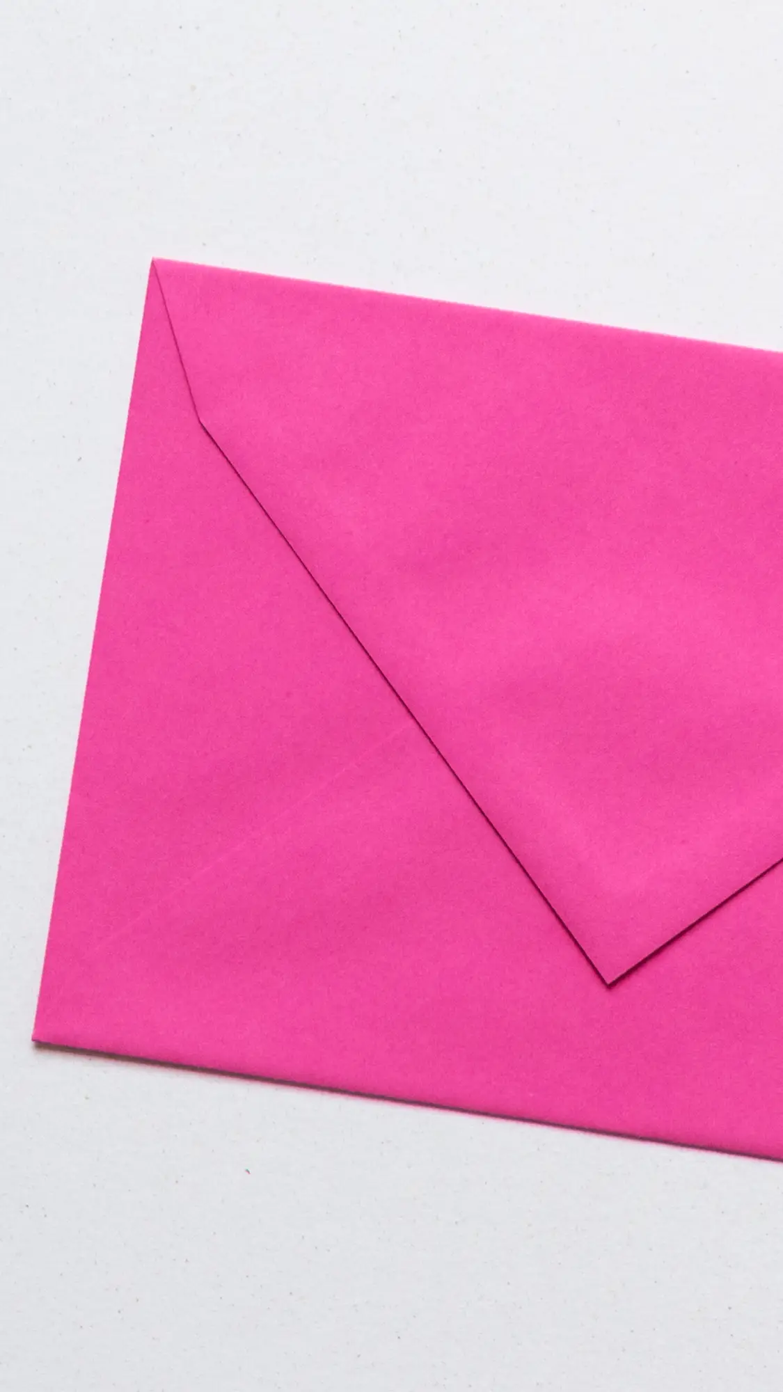 Envelop in de kleur Fuchsia in papiersoort Trophée.