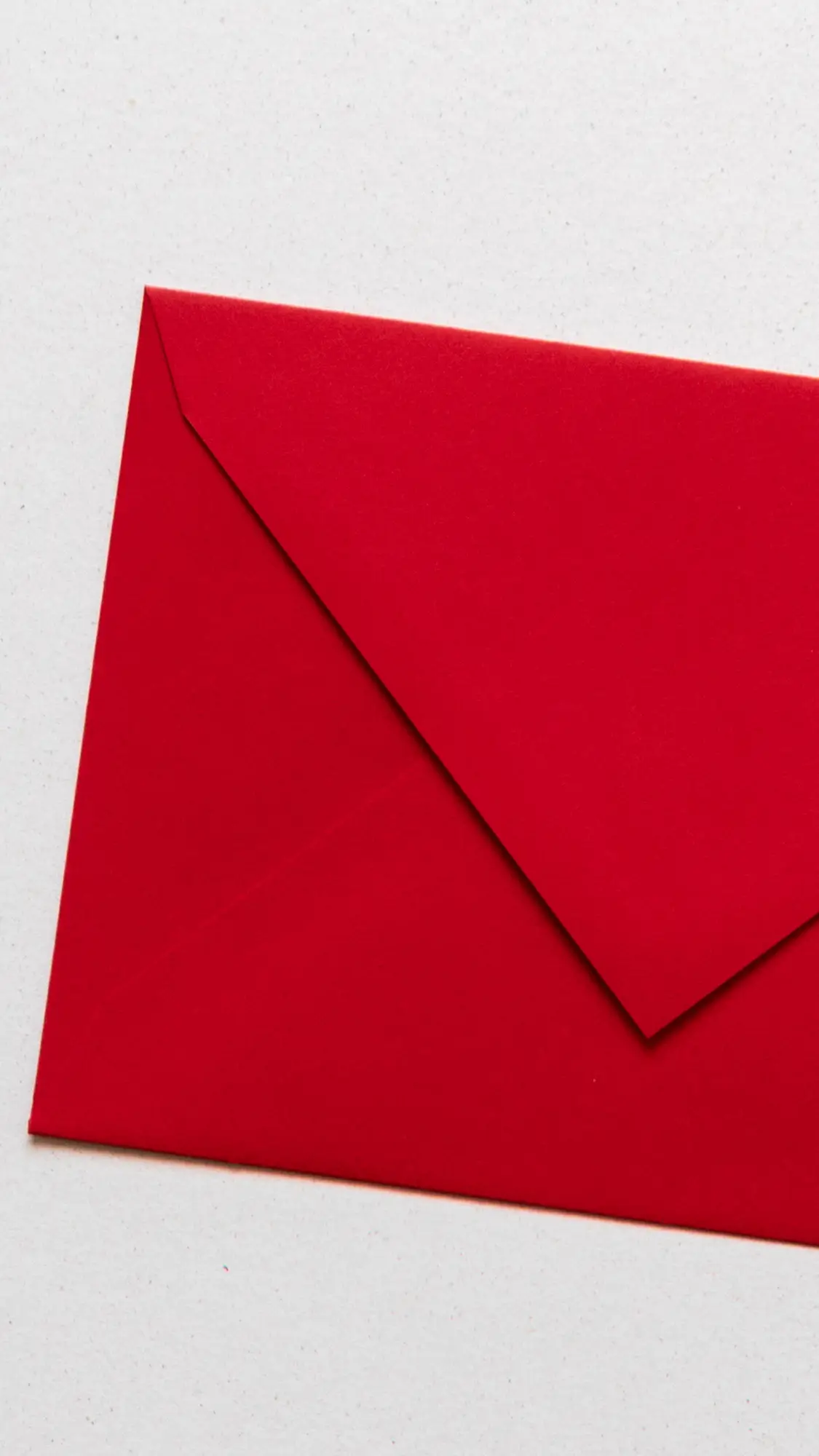 Envelop in de kleur Rood in papiersoort Coloured Fine Papers.