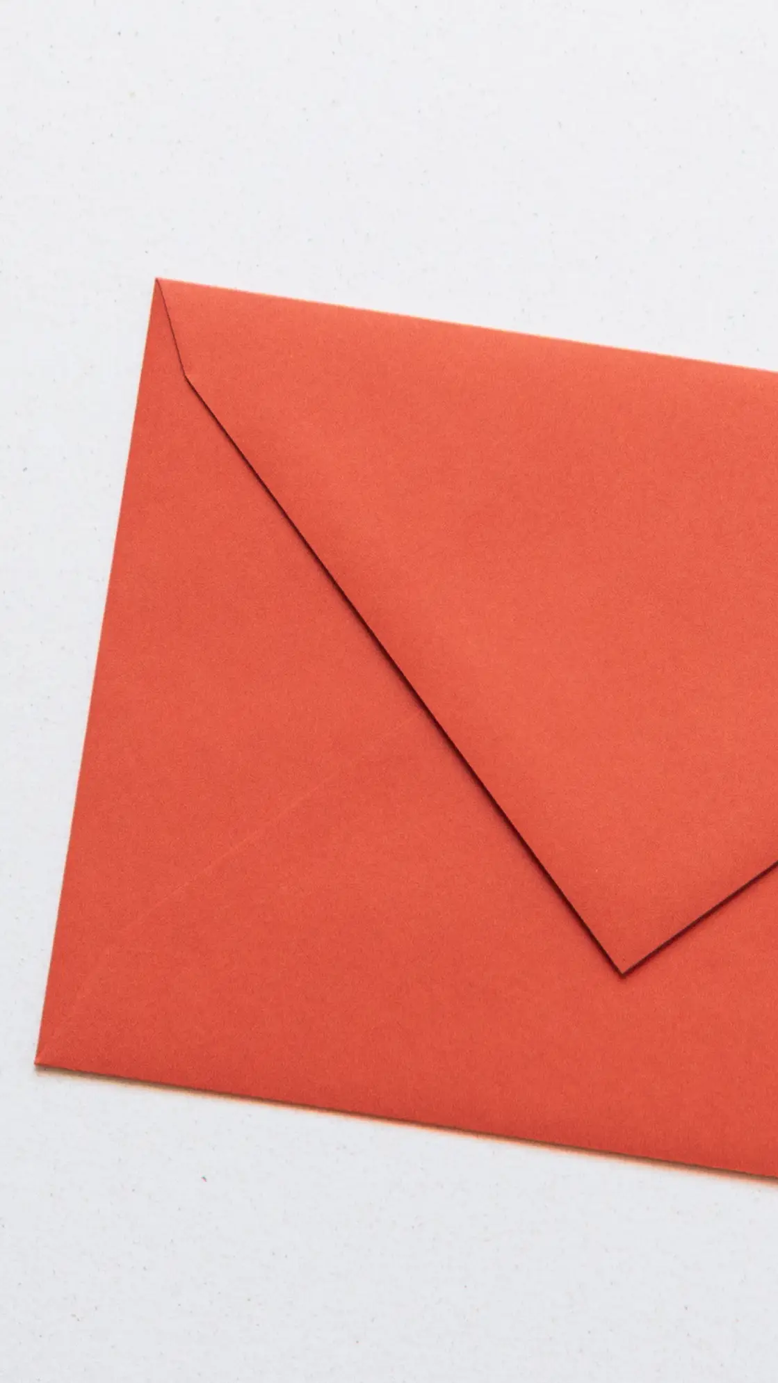 Envelop in de kleur Terra in papiersoort Coloured Fine Papers.