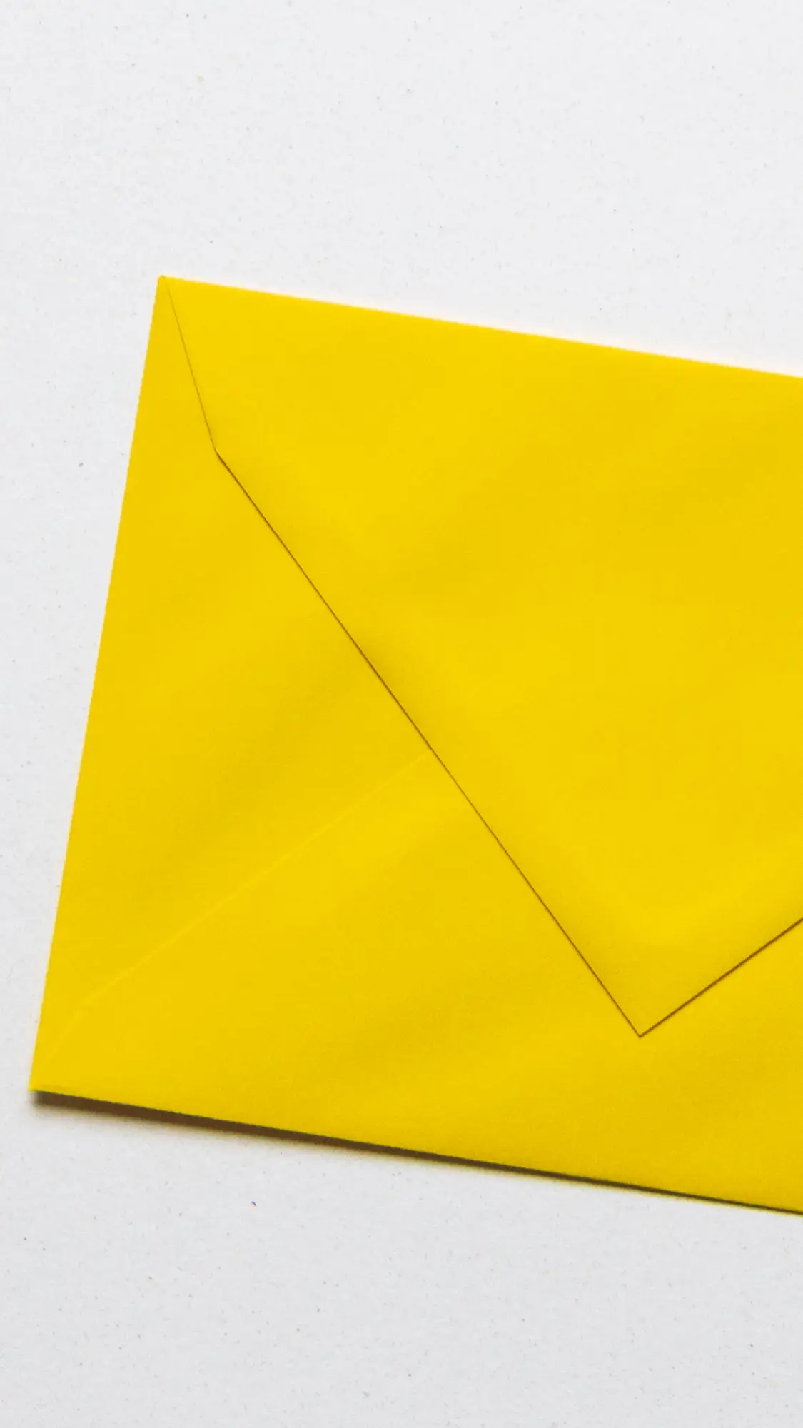 Envelop in de kleur Zonnegeel in papiersoort Trophée.